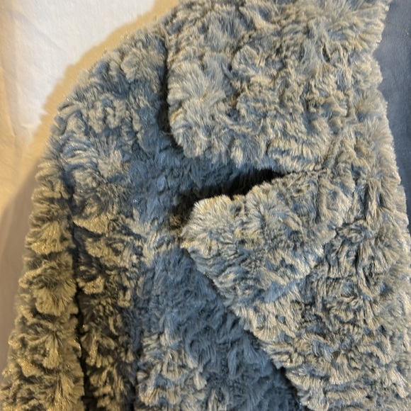 Kenneth Cole faux fur coat - Picture 3 of 6